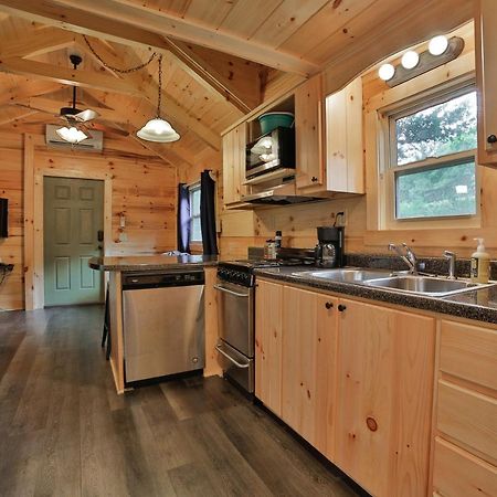 Thomas Cabin Forest Tiny Cabin With Hot Tub Chattanooga Eksteriør bilde