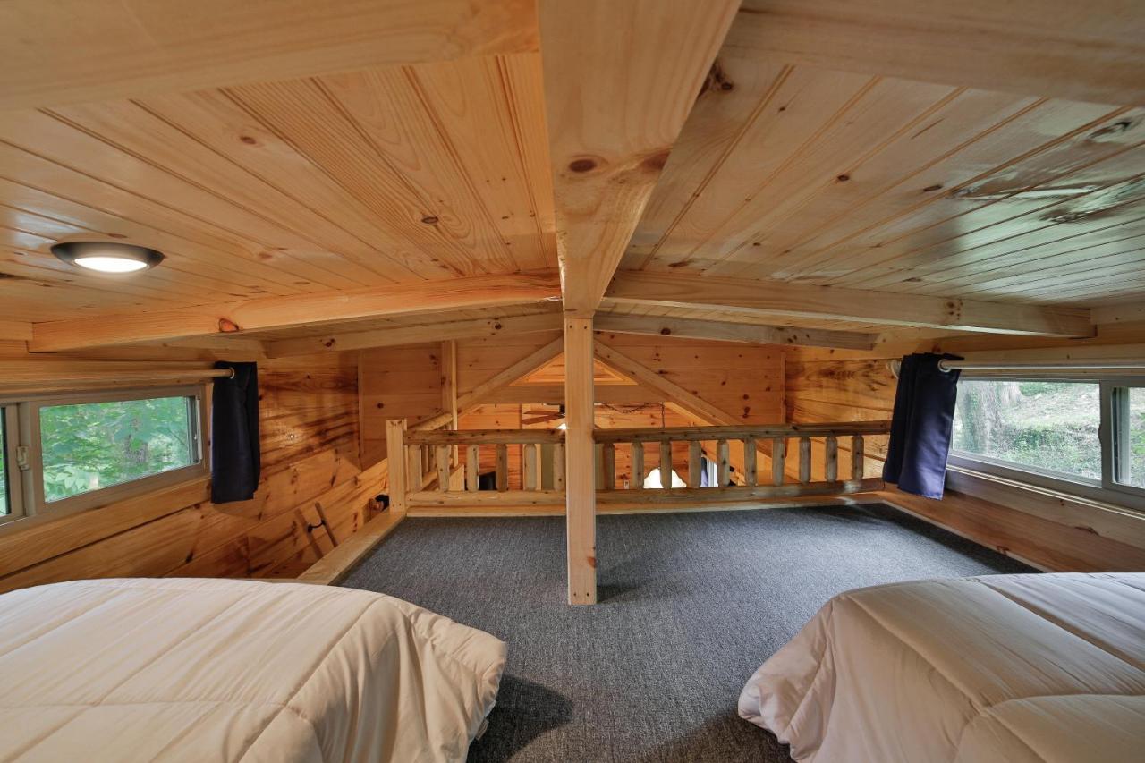 Thomas Cabin Forest Tiny Cabin With Hot Tub Chattanooga Eksteriør bilde