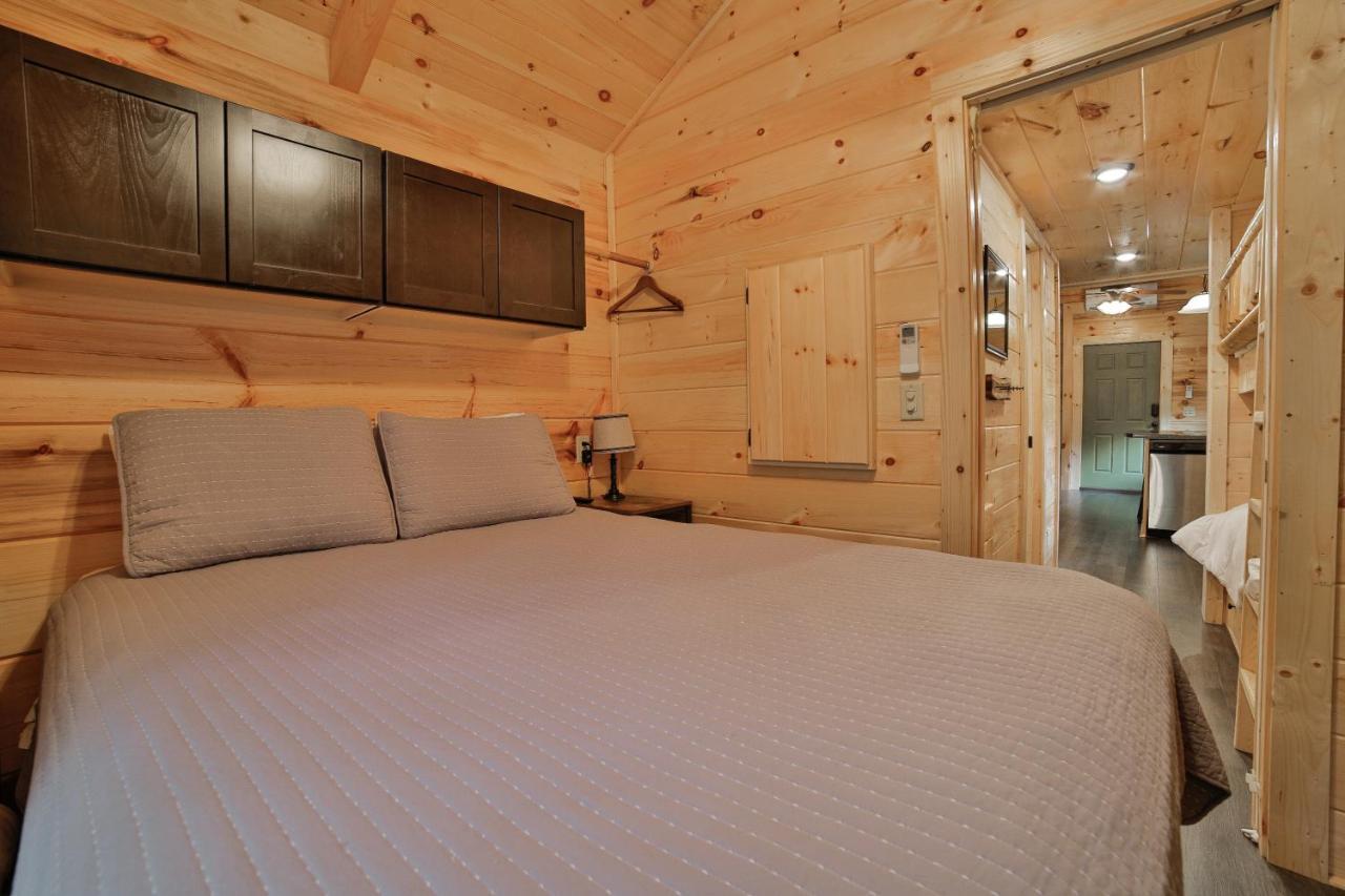 Thomas Cabin Forest Tiny Cabin With Hot Tub Chattanooga Eksteriør bilde